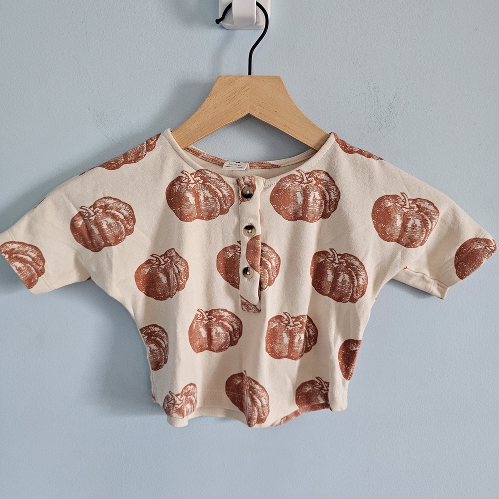 Kate Quinn‎ Cream and Orange Pumpkin Kids Tee
